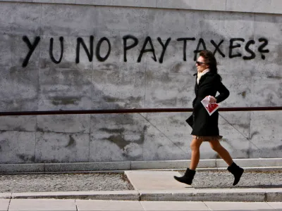 grafit - davki- ilustrativna fotografija 2013 - slaba banka - sanacija banke - stabilnost bank - upravljanje terjatev bank - bančni sistem - finance //FOTO: Tomaž Skale