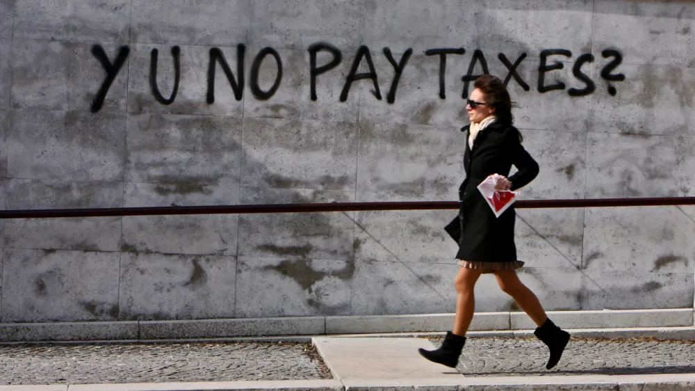 grafit - davki- ilustrativna fotografija 2013 - slaba banka - sanacija banke - stabilnost bank - upravljanje terjatev bank - bančni sistem - finance //FOTO: Tomaž Skale