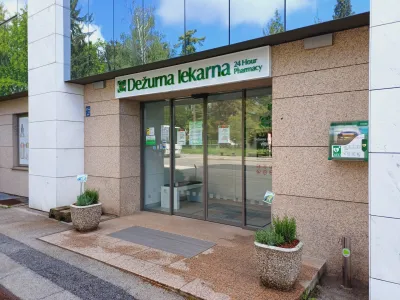 Na Gorenjskem so ob nedeljah in praznikih čez dan na voljo tri dežurne lekarne: v &Scaron;kofji Loki, Kranju in na Jesenicah. Ponoči deluje le lekarna v Kranju na Bleiweisovi cesti.