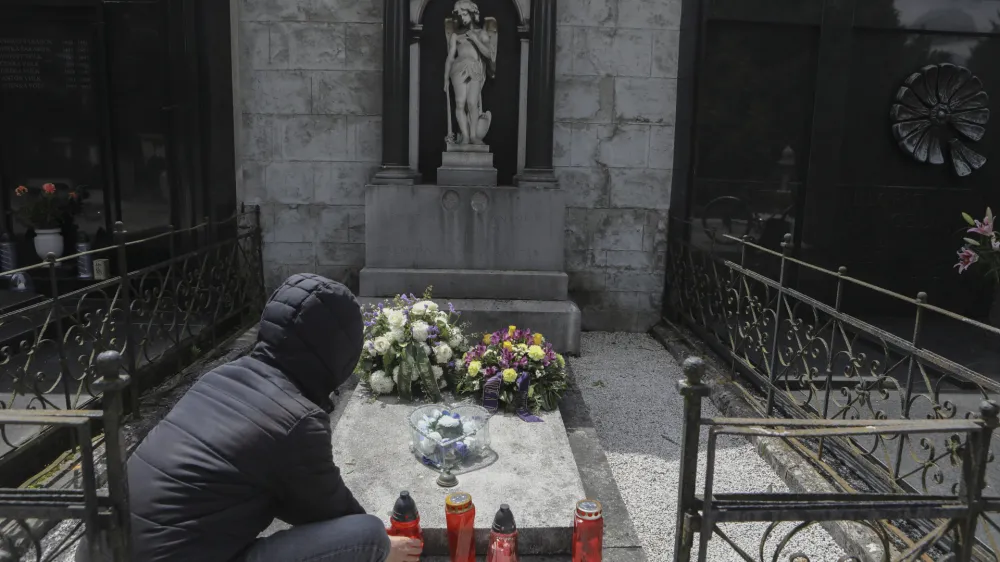 Grob izbrisanega Zorana Te&scaron;anovića na ljubljanskih Žalah&nbsp;