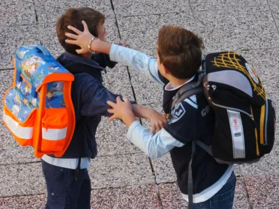 - prvi &scaron;olski dan &ndash; začetek &scaron;olskega leta - osnovno&scaron;olci - učenci - Osnovna &scaron;ola Brinje Grosuplje,<br>- ilustrativna fotografija - nasilje med otroci - otrok - pretep,<br><br><br>// FOTO: Jaka AdamičOPOMBA: ZA OBJAVO V SOBOTNI PRILOGI DNEVNIK&ndash; REPORTAŽA