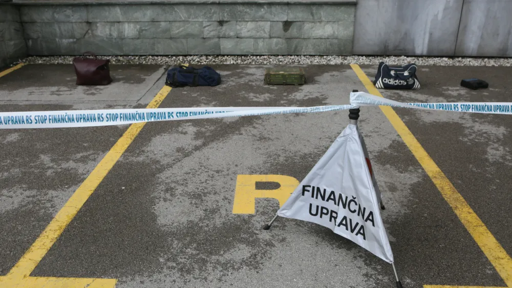 - simbolična fotografija - rezervirano parkiri&scaron;če - - - 13.04.2018 - Finančna uprava RS (FURS) - Dan odprtih vrat uradov Finančne uprave RS -  //FOTO: Luka Cjuha.