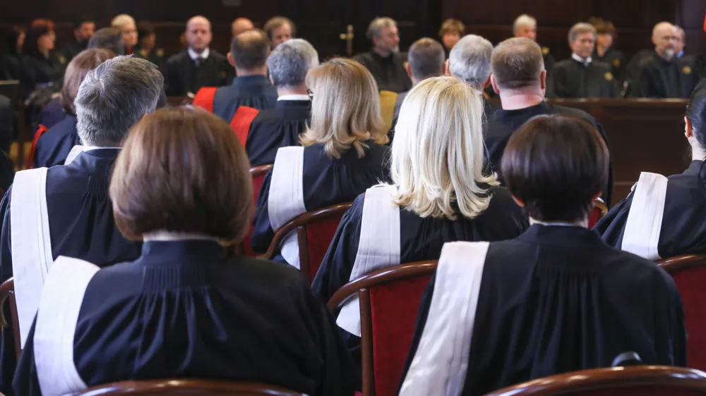 Komisija za etiko in integriteto v sklopu sodnega sveta med drugim sprejema načelna mnenja glede ravnanj sodnikov, ki pomenijo kr&scaron;itev kodeksa sodni&scaron;ke etike. Foto: Luka Cjuha&nbsp;