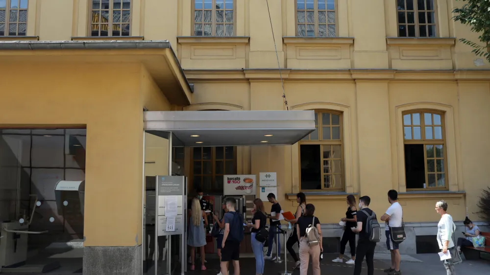 28.08.2020 &ndash; Upravna enota UE Ljubljana &ndash; Tobačna, Sektor za matične zadeve, tujce in državljanstva<br>