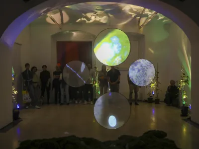 - 22.05.2023 - 17. Mednarodni festival Svetlobna gverila 2023 - umetni&scaron;ko svetlobni projekti v galerijskem in javnem prostoru &ndash; svetlobna umetnost na temo PROSTOR //FOTO: Luka Cjuha