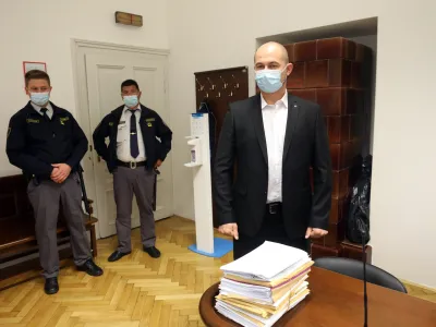 Ranis Smajlović je bil v priporu osem mesecev, potem se je branil s prostosti.