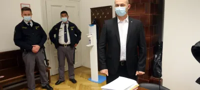 Ranis Smajlović je bil v priporu osem mesecev, potem se je branil s prostosti.