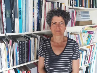 Asena G&uuml;nal si želi zmage opozicije, saj bo le tako na svobodo spet pri&scaron;el njen prijatelj in ustanovitelj organizacije Anadolu K&uuml;lt&uuml;r Osman Kavala.