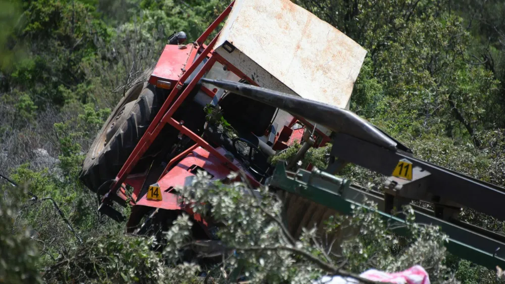 V nesreči je bilo po&scaron;kodovanih kak&scaron;nih 30 maturantov, osem so jih odpeljali v bolni&scaron;nico. 