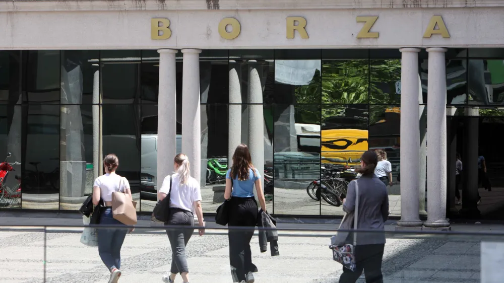 Če bi od velike finančne krize leta 2008 deset odstotkov prihrankov usmerili v delnice globalnih borznih indeksov, namesto da so jih držali v depozitih, bi imeli varčevalci nekaj milijard evrov več prihrankov,&laquo; je dejal Ale&scaron; Lokar, vodja upravljanja delni&scaron;kih naložb v družbi Generali Investments.&nbsp;