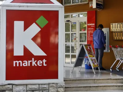 - Hrva&scaron;ka 2012 - Novigrad - trgovina Market Konzum d.d., Gradska vrata 21a/, bankomat /FOTO: Bojan Velikonja