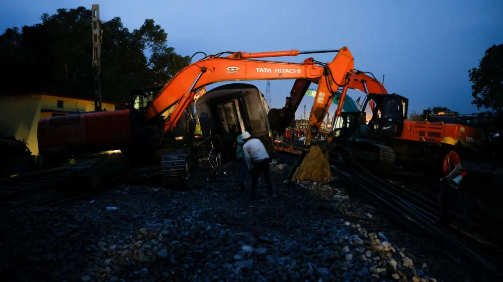 FILE PHOTO: People work at the site of a train collision after the accident in Balasore district in the eastern state of Odisha, India, June 3, 2023. REUTERS/Adnan Abidi/File Photo