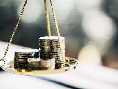 Z varčevanjem za varno prihodnost lahko prihranimo nekaj denarja, saj si na tak&scaron;en znižamo davčno <br>osnovo za obračun dohodnine. 