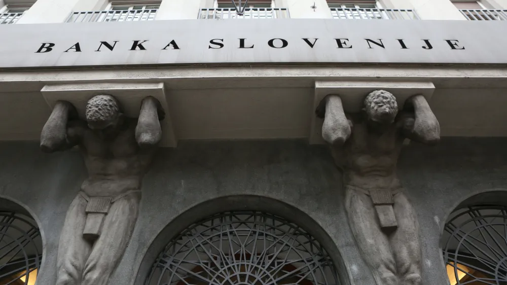 Pri najemanju posojil se spremembe uvajajo tudi pri letnem izračunu prejemkov potro&scaron;nika, tako da bodo banke lahko upo&scaron;tevale tudi otro&scaron;ke dodatke in druge socialnovarstvene prejemke, ki so bili doslej izvzeti. Foto: Luka Cjuha&nbsp;