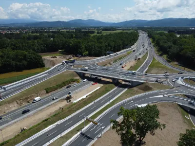 Na Darsu pričakujejo, da bo rekonstruirani priključek olaj&scaron;al pretočnost in obiskovalcem &scaron;ir&scaron;ega območja nakupovalnega centra BTC omogočil lažji dostop do avtocestnega omrežja.