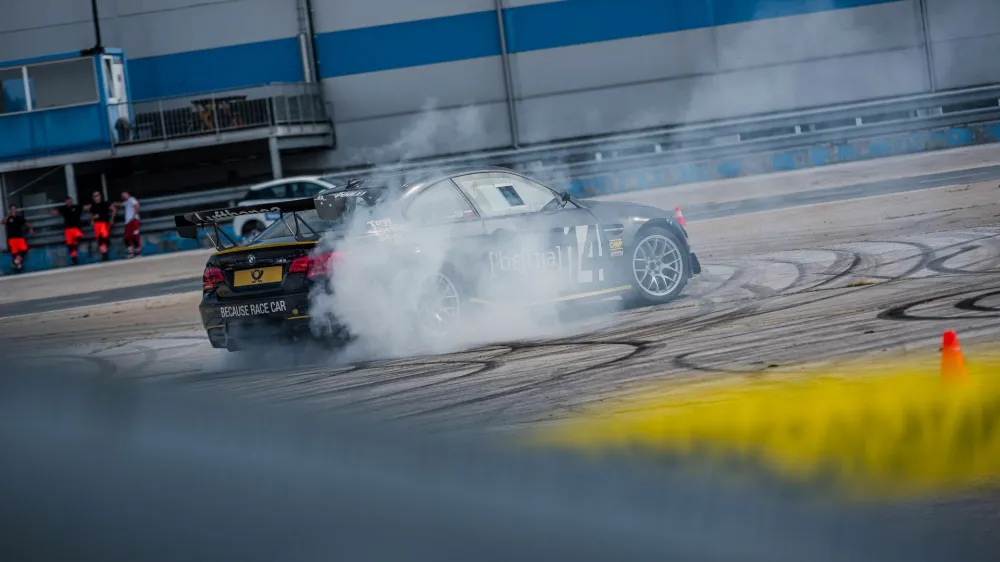 Dirkali&scaron;če, simbolična fotografija