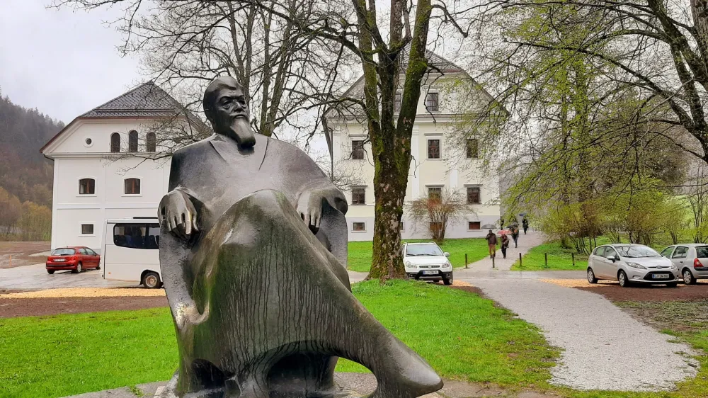 Dvorec Visoko, nekdanji dom dr. Ivana Tavčarja, je v zadnjih letih doživel spo&scaron;tljivo oživitev, nove pridobitve pa se obetajo tudi v prihodnje.