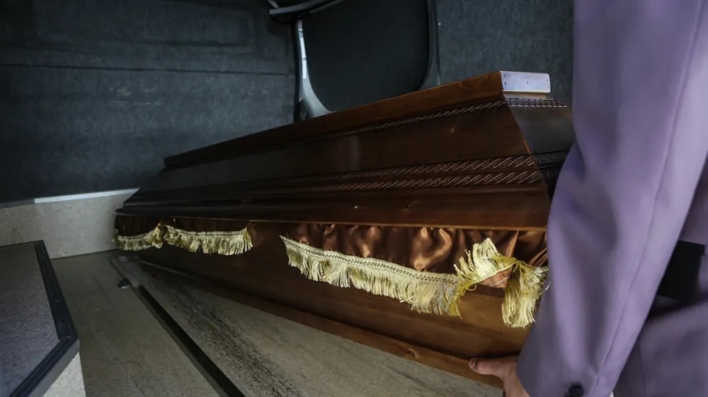 - pogrebne storitve - prevoz pokojnikov - krsta<br><br><br>- pokopali&scaron;ke in pogrebne dejavnosti - upravljanje in urejanje pokopali&scaron;č -  //FOTO: Luka CjuhaOPOMBA: DNEVNIKOV OBJEKTIV - REPORTAŽA 2016.