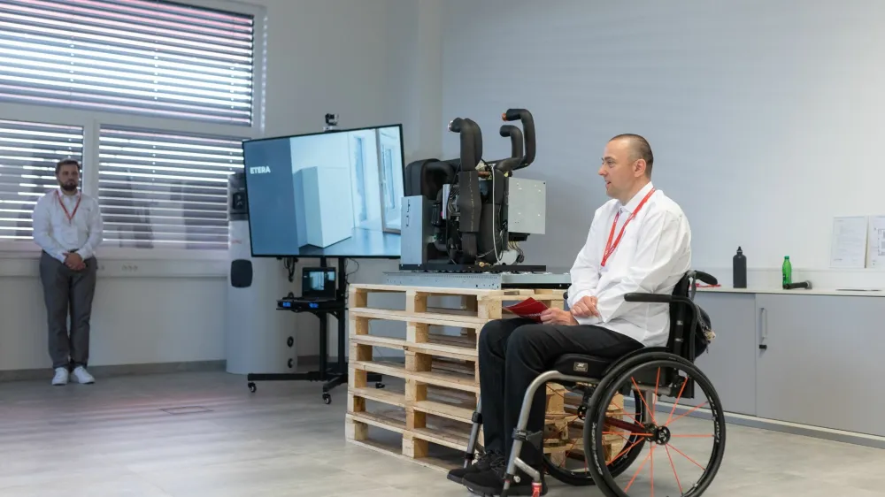 Direktor podjetja Kronoterm Bogdan Kronov&scaron;ek na predstavitvi inovativne geotermalne toplotne črpalke etera F Dejan Gojković