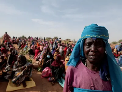 FILE PHOTO: Halime Adam Moussa, a Sudanese refugee who is seeking refuge in Chad for a second time, waits with other refugees to receive a food portion from World Food Programme (WFP), near the border between Sudan and Chad in Koufroun, Chad, May 9, 2023. REUTERS/Zohra Bensemra/File Photo