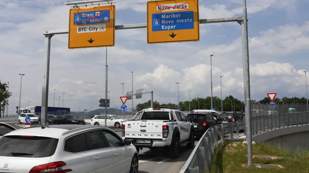 - Leskov&scaron;kova cesta - prenovljena uvoz in izvoz&nbsp;- 30.05.2023 -&nbsp;severna ljubljanska &nbsp;obvoznica&nbsp;-&nbsp;preureditev&nbsp;priključka Nove Jar&scaron;e&nbsp;na Lesko&scaron;kovi cesti.&nbsp;//FOTO: Bojan Velikonja