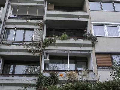 - stanovanjsko naselje Trnovo 2013 - nepremičnine - stanovanjska soseska -- nepremičnine - davki - dajatve - prispevki, nepremičninski davek, davek na nepremičnine - lastniki - najemniki.<br> <br>     //FOTO: Jaka Gasar