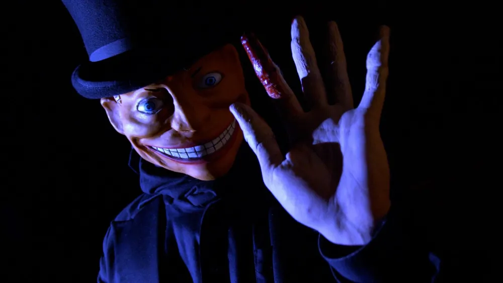 Film Stanovanje smrti režiserja Allana Piperja je zanimiv spoj grozljivke, črne komedije in družbene kritike, govori pa o problemu cenovno nedostopnih podnajemni&scaron;kih stanovanj.