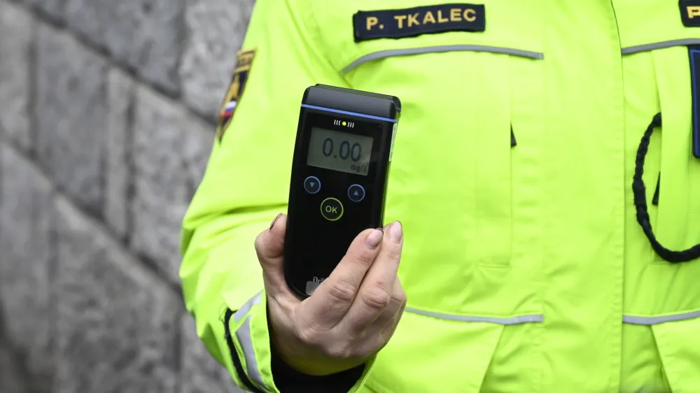 Da ne bi vse življenje obžalovali enega samega trenutka nepremi&scaron;ljenosti, se vožnji pod vplivom alkohola in drog odpovejte, pozivata policija in AVP.