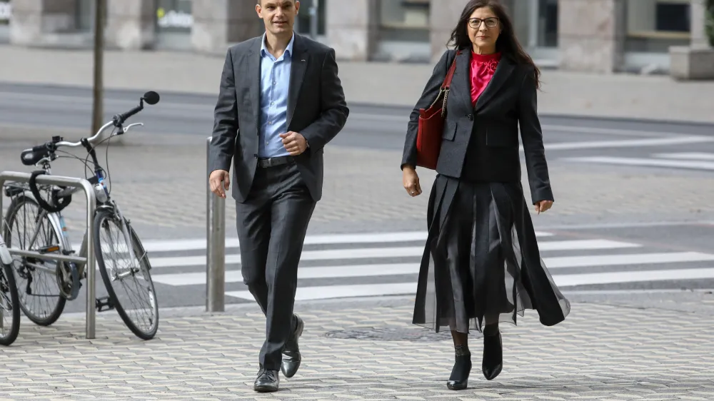 Anže Logar, kandidat za predsednika republike in dr. Romana Jordan, nekdanja evropska poslanka<br> <br>- 21.09.2022 &ndash; Predsedni&scaron;ke volitve 2022 - novinarska konferenca Anžeta Logarja kot neodvisnega kandidata ob vložitvi predsedni&scaron;ke kandidature <br> <br>//FOTO: Luka Cjuha<br>