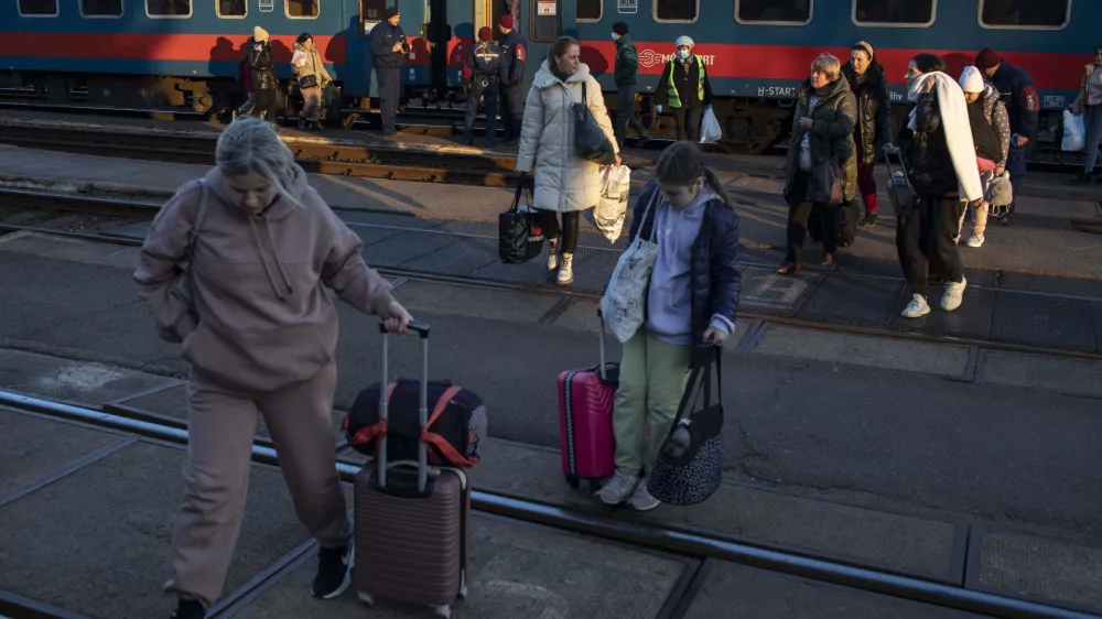 - železni&scaron;ka postage Zahony, Madžarska - begunci- 07.03.2022 &ndash; Vojna v Ukrajini - humanitarni kamion - Ljubljana - Užgorod //FOTO: Jaka Gasar