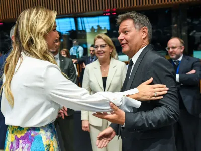 HANDOUT - 19 June 2023, Luxembourg: German Minister for Economic Affairs and Climate Action (2nd R) talks with Swedish Minister for Energy, Business and Industry Ebba Busch (L) during the EU&nbsp;Energy Ministers meeting in Luxembourg. Photo: -/EU Council/dpa - ATTENTION: editorial use only and only if the credit mentioned above is referenced in full