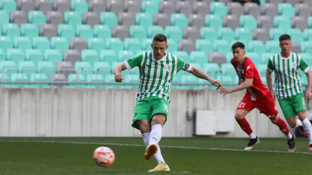 Timi Max El&scaron;nik <br>2. gol, penal&nbsp;<br><br>- 26.04.2023 &ndash; nogomet - Olimpija: Aluminij,&nbsp;pokal Pivovarne Union, polfinale:<br><br>&nbsp;<br><br>//FOTO: Bojan Velikonja<br><br>