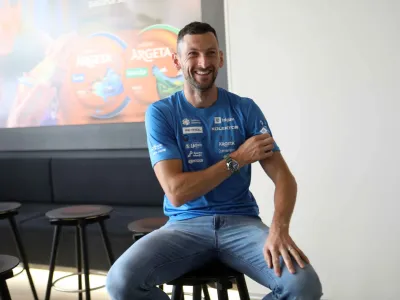 biatlonec Jakov Fak<br><br>- 20.06.2023 &ndash; Smučarska zveza Slovenije - podpis pogodbe SZS in Atlantic Droga Kolinska<br><br>//FOTO: Tomaž Skale<br>