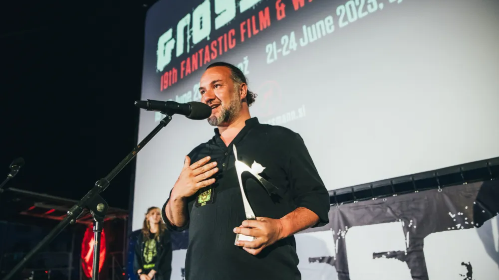 Karim Ouelhaj, režiser nagrajenega fbelgijskega filma Megaloman. Poleg režiserja je nagrado prejel tudi igralec Olivier Picard. F &Scaron;pela Jambri&scaron;ko<br>