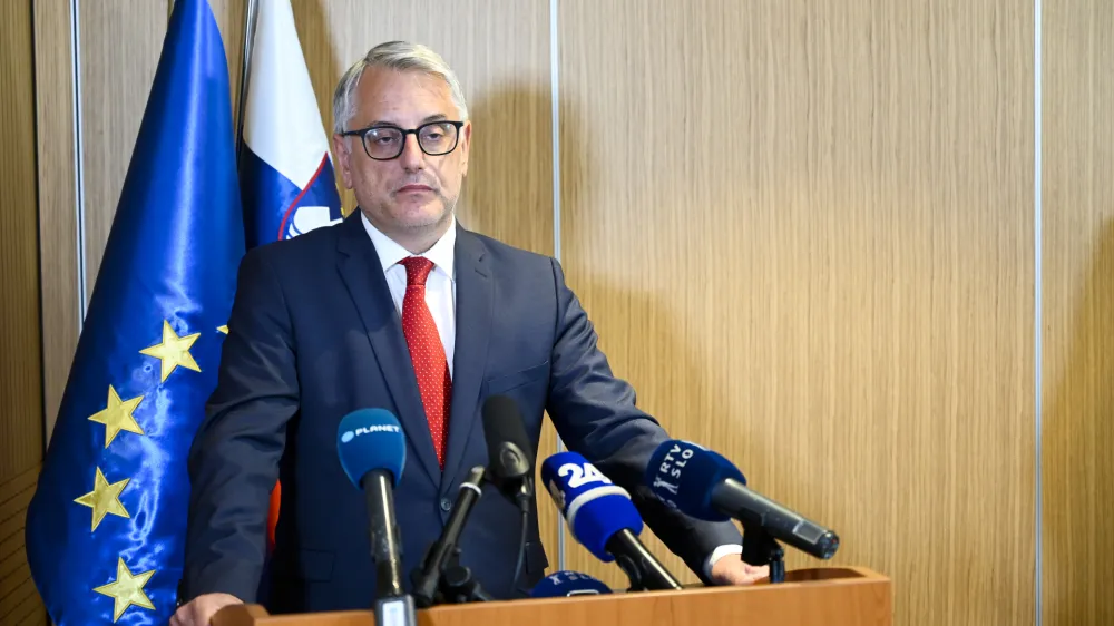 novi minister za godspodarstvo Matjaž Han - 02.06.2022 &ndash; Ministrstvo za gospodarstvo - primopredaja poslov med novim ministrom za gospodarstvo Matjažem Hanom in biv&scaron;im ministrom Zdravkom Počival&scaron;kom //FOTO: Nik Erik Neubauer