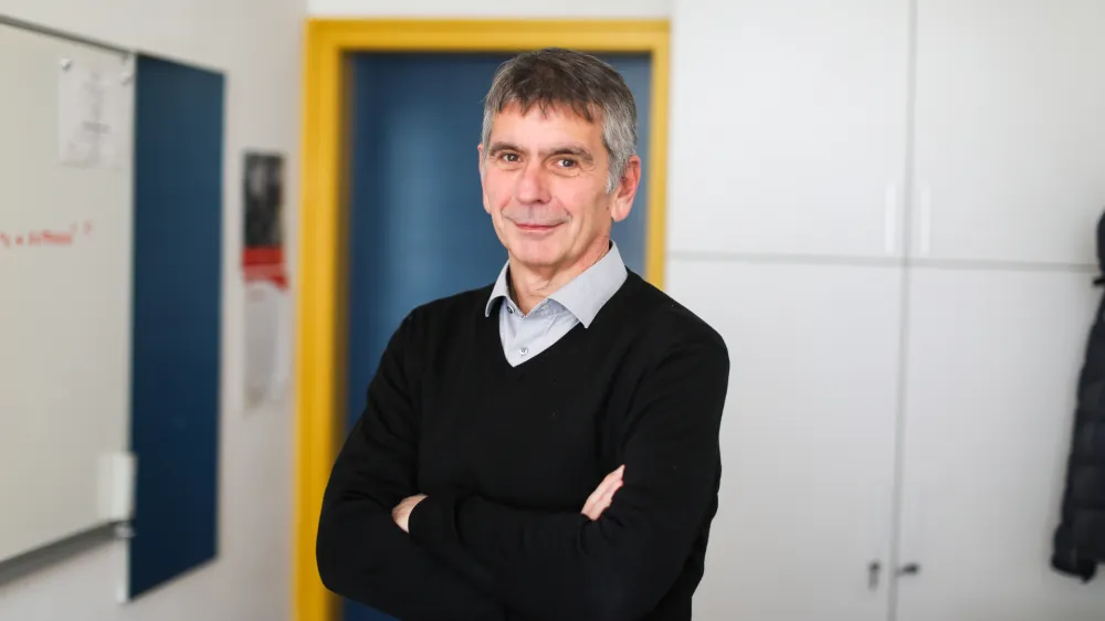 - 12.12.2022 &ndash; prof. dr. Marko Stabej, jezikoslovec in pedagog - redni profesor za slovenski jezik na Oddelku za slovenistiko Filozofske fakultete Univerze v Ljubljani. - dnevnikov kolumnist<br> <br>//FOTO: Bojan Velikonja