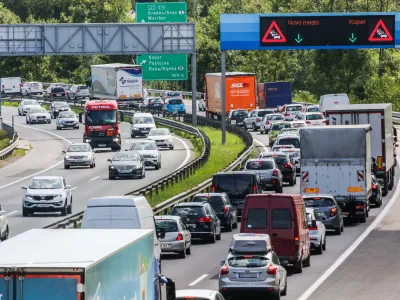 Odsek Brdo Kozarje- 11.08.2017 &ndash; ljubljanska zahodna obvoznica - zgo&scaron;čen promet - gost promet z zastoji - kolone vozil - prometni zastoj -  //FOTO: Bojan Velikonja