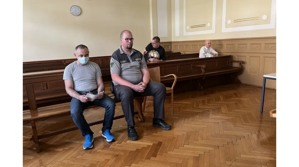 &Scaron;očri Mehmeti bo &scaron;e naprej v priporu v psihiatrični ustanovi.