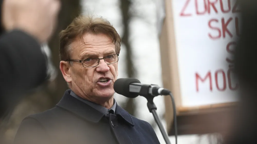 Pavel Rupar, pobudnik ljudske iniciative Glas upokojencev Slovenije in nekdanji poslanec SDS  - 01.03.2023 - Trg republike &ndash; drugi protestni shod upokojencev v organizaciji ljudske iniciative Glas upokojencev Slovenije; &ndash; upokojenci zahtevali vi&scaron;je pokojnine &ndash; protest  //FOTO: Nik Erik Neubauer