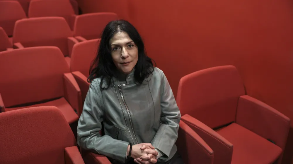 - 21.04.2023 &ndash; Andrina Mračnikar, koro&scaron;ka slovenka &ndash; avstrijska filmska scenaristka in režiserka celovečernega dokumentarnega filma Izginjanje /Verschwinden //FOTO: Jaka GasarOPOMBA: DNEVNIKOV OBJEKTIV &ndash; INTERVJU 2023