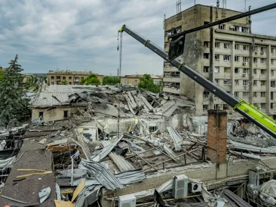 28 June 2023, Ukraine, Kramatorsk: Buildings destroyed after Russian missile attack. At least eleven people were killed in the Russian missile attack on a popular pub in the eastern Ukrainian city of Kramatorsk. Photo: Celestino Arce Lavin/ZUMA Press Wire/dpa
