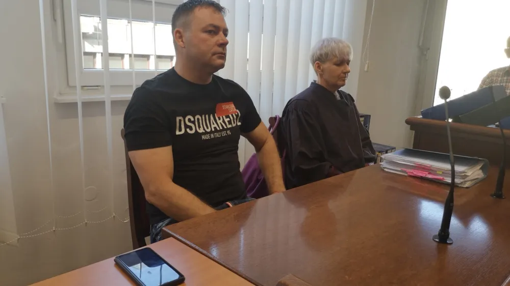 Kristijan Kamenik je po dobrih 26 letih celjsko sodi&scaron;če zapustil zadovoljen. Nepravnomočno so ga oprostili vseh obtožb v zadevi Tekačevo. F Mojca Marot