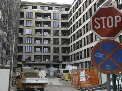 - simbolična fotografija - stanovanja - gradnja stanovanj, gradbi&scaron;če, stanovanjska problematika mladih, nepremičnine<br><br>- 17.04.2023 - Poslovno stanovanjski kompleks Palais & Villa Schellenburg (nekdanji Kolizej) - gradnja dveh objektov palača in vila Schellenburg ob Gosposvetski cesti v Ljubljani,<br><br>FOTO: Luka Cjuha