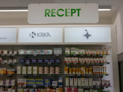 - simbolična fotografija - farmacija - zdravila na recept - zdravstvo<br><br><br>- 29.09.2016 - - Lekarna Savska, Savska cesta 3 v Ljubljani - nova enote Lekarne Ljubljana Zdravila   /FOTO: Luka Cjuha.