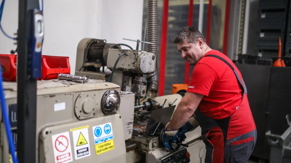 - 28.10.2022 &ndash; Zlata gazela 2022 - Podjetje PI&Scaron;EK - VITLI KRPAN, proizvodnja kmetijskih in gozdarskih strojev, d.o.o., Jazbina 9A, &Scaron;marje pri Jel&scaron;ah //FOTO: Bojan VelikonjaOPOMBA: INTERVJU ZA OBJEKTIV 2022