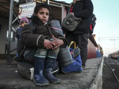 26.01.2016 -- ĹľeleĹľniĹˇka postaja Ĺ&nbsp;id - Srbija- Begunci 2016 - migracije po zahodni balkanski poti - migracijska pot beguncev iz Sirije, Afganistana in Iraka &Auml;Ťez Balkan proti zahodni Evropi - evropska begunska kriza - migranti -    ///FOTO: Luka Cjuha