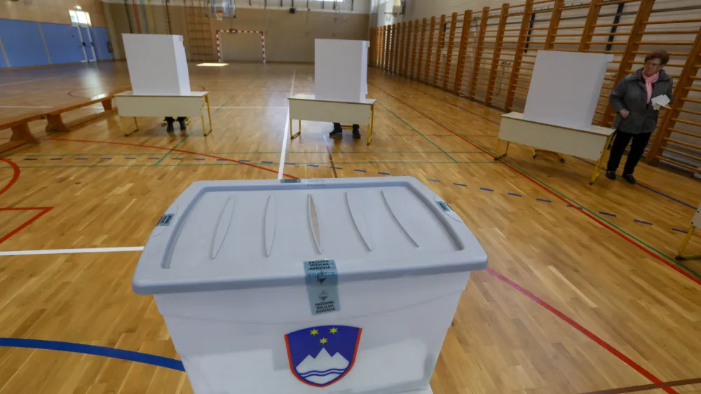 - voli&scaron;če - <br><br>- 27.11.2022 &ndash; Referendumi 2022 &ndash; glasovanje o treh zakonodajnih referendumih, in sicer o&nbsp;noveli Zakona o vladi, noveli Zakona o dolgotrajni oskrbi in noveli Zakona o Radioteleviziji Slovenija&nbsp;<br><br>&nbsp;<br><br>//FOTO: Luka Cjuha