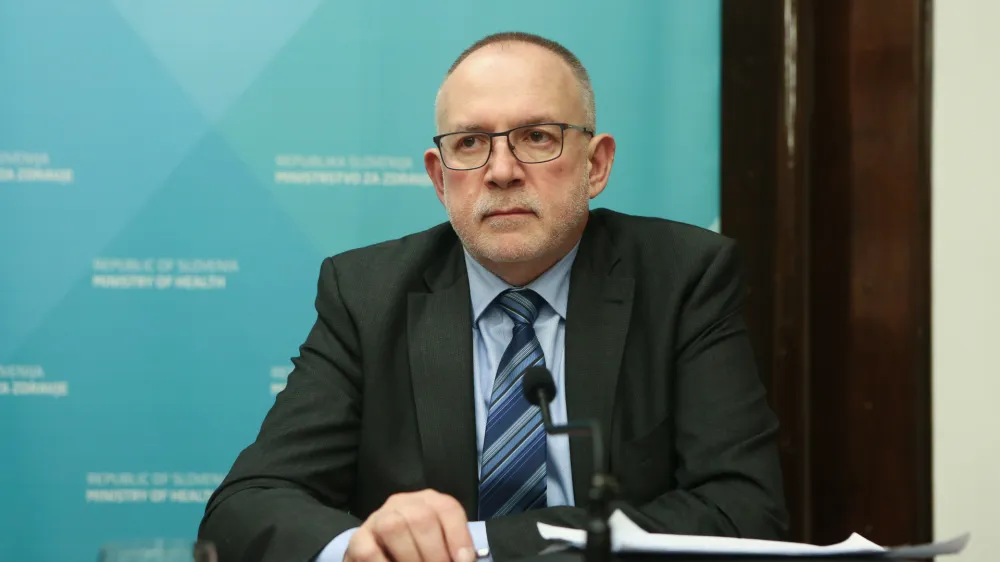 Direktor Združenja zdravstvenih zavodov Slovenije Marjan Pintar (na fotografiji) utegne po nekaterih napovedih naslediti Danijela Be&scaron;iča Loredana. Za zdaj je član ožje Golobove ekipe na ministrstvu za zdravje. Foto: Luka Cjuha&nbsp;