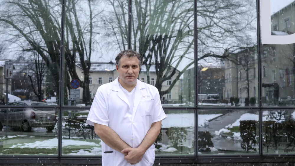 - 19.01.2023 - Dr. Erik Brecelj, kirurg onkolog in zdravstveni aktivist - borec proti korupciji v zdravstvu, vodja novega Strate&scaron;kega sveta za zdravstvo //FOTO: Jaka Gasar