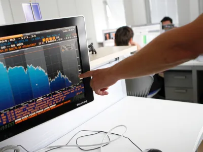 Borzno posredni&scaron;ka hi&scaron;a Ilirika. Spremljanje dogajanj na svetovniih borzah//Foto: Bojan Velikonja